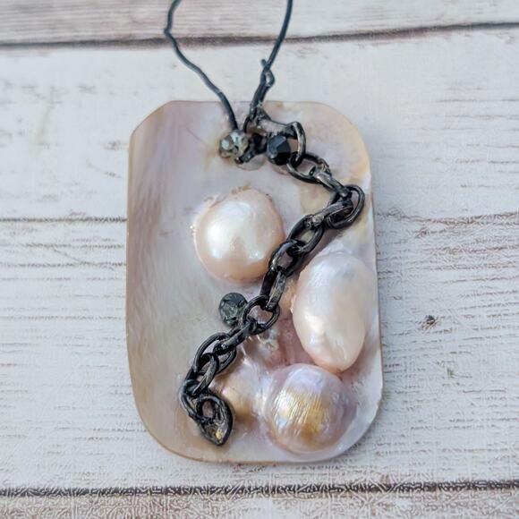 Vintage Pendant - Pearl? Shell? - Repair Needed To Bail - Picture 6 of 12